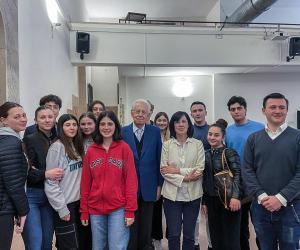 Studenti con il professor Monti
